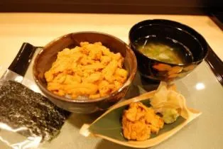 鮨國の店内・料理（築地場外公式店舗紹介より）
